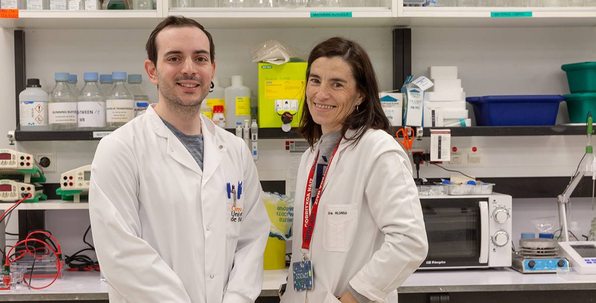 cima-tratamiento-combinado-experimental-tumores-cerebrales-pediatricos Daniel de la Nava, investigador predoctoral y la Dra. Marta Alonso, directora del estudio científico