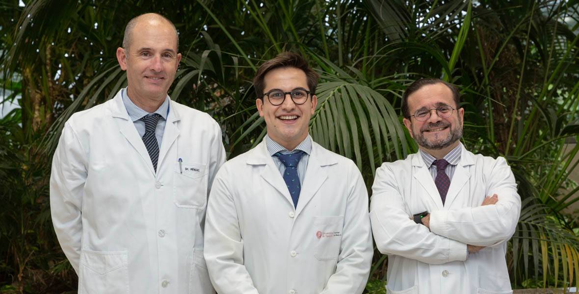 Dres-jose-angel-minguez-juan-sastre-juan-luis-alcazar Imagen de los Dres. José Ángel Mínguez y Juan Luis Alcazar, del Departamento de Ginecología de la Clínica Universidad de Navarra, junto a Juan Sastre, investigador principal del estudio sobre recanalización tubárica.