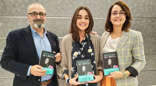 autores-presentacion-libro-princesas-cristal Imagen de los autores del libro 'Princesa de cristal', una paciente y especialista de la Clínica Universidad de Navarra.