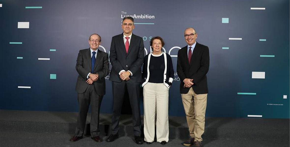 El Dr. Montuenga, el Dr. Pérez Gracia, Marimar Ocon y el Dr. Seijo durante la entrega de unos premios de Astrazeneca Imagen del El Dr. Montuenga, el Dr. Pérez Gracia, Marimar Ocon y el Dr. Seijo durante la entrega de unos premios de Astrazeneca para financiar un proyecto sobre cáncer de pulmón
