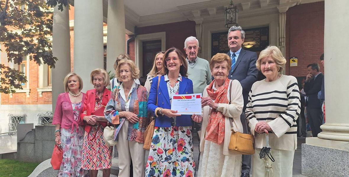 La Dra. Azucena Díez recibe el premio Federico Soto en el Colegio de Médicos de Navarra Imagen de la Dra. Azucena Díez, del Departamento de Psiquiatría, durante la entrega del premio Federico Soto en el Colegio de Médicos de Navarra