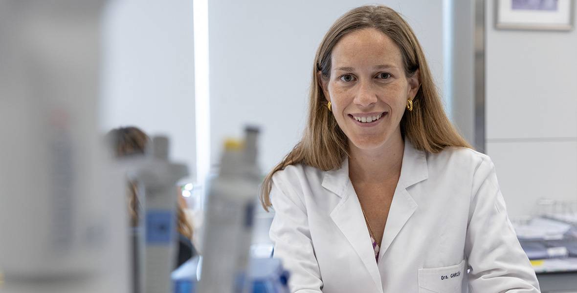 Dra. Marta García Goñi. Endocrinóloga y autora del estudio. Clínica Universidad de Navarra La Dra. Marta García-Goñi en el laboratorio de Inmunología e Inmunoterapia de la Clínica Universidad de Navarra.