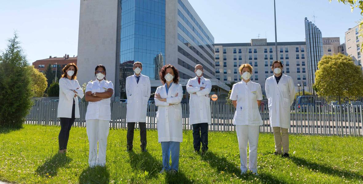 Ensayo clínico cáncer de pulmón. Clínica Universidad de Navarra Imagen del equipo médico de la Clínica Universidad de Navarra participante en un ensayo clínico de un nuevo fármaco para el tratamiento del cáncer de pulmón.