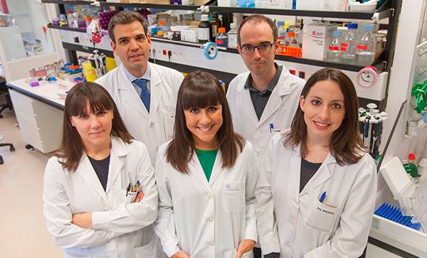 equipo-investigacion-cima-pulmon-metastasis Imagen del equipo investigador de la Clínica Universidad de Navarra y el CIMA sobre una nueva diana en el tratamiento de las metástasis hepáticas en el cáncer de pulmón.