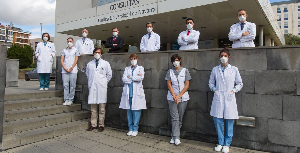 Imagen del equipo investigador de la Clínica Universidad de Navarra en un ensayo con células madre para el tratamiento de artrosis de rodilla.