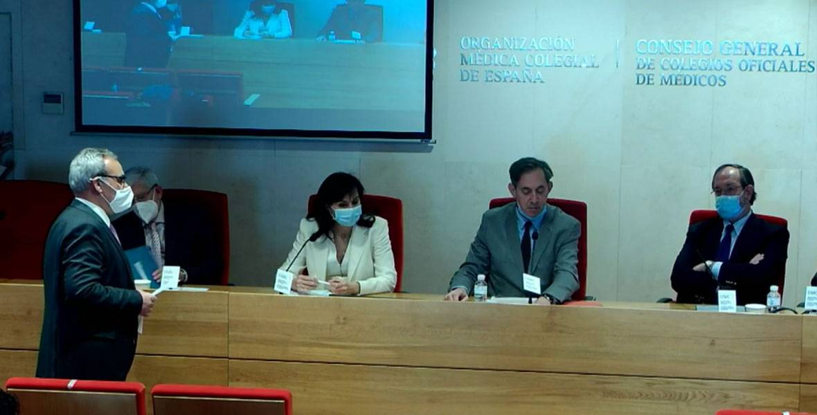Dr. Felipe Calvo durante sesión Innovación y Gestión Oncológica Imagen de Dr. Felipe Calvo durante sesión Innovación y Gestión Oncológica