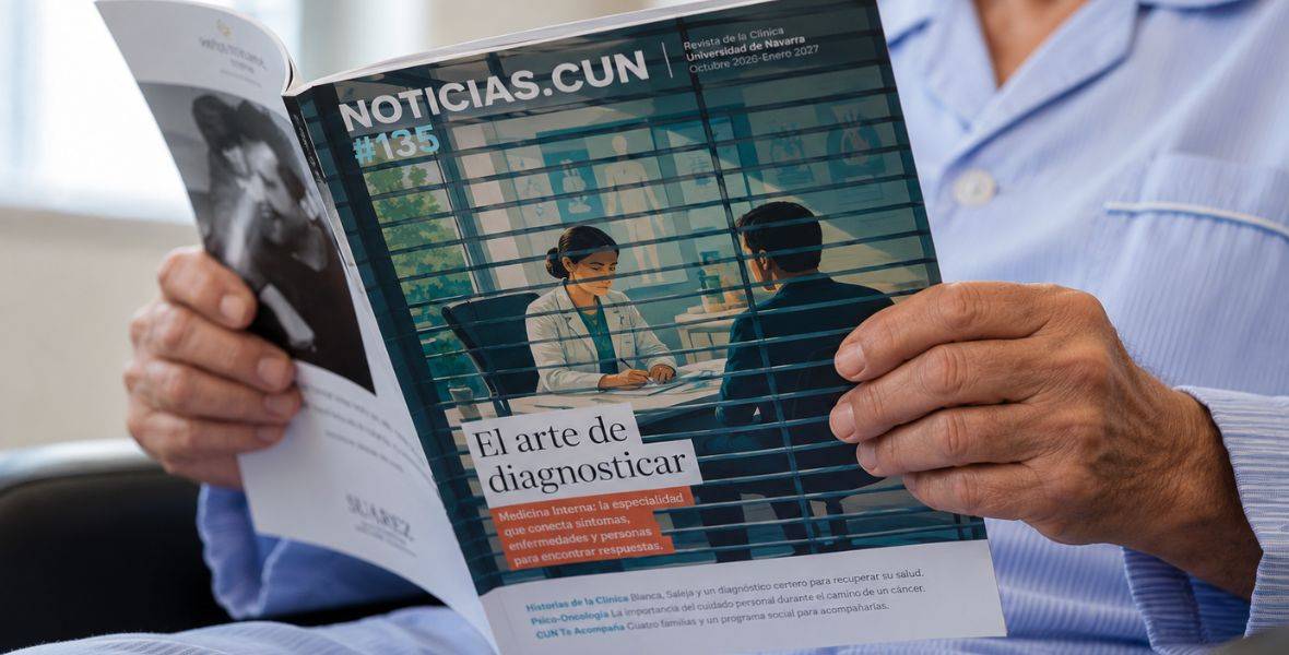 Foto de la nueva revista Noticias.CUN número 135 que ya la está leyendo un paciente de la Clínica Universidad de Navarra y va sobre el arte de diagnosticar
