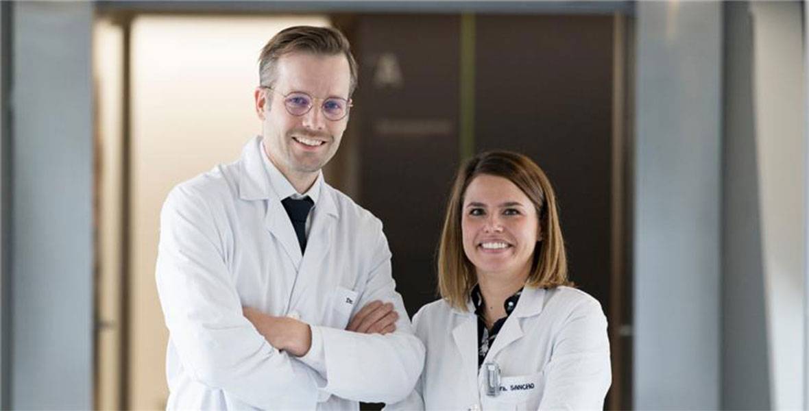 El Dr. Gabriel Schlager y la Dra. Lidia Sancho El Dr. Gabriel Schlager y la Dra. Lidia Sancho, especialistas en Dermatología y Medicina Nuclear de la Clínica Universidad de Navarra.