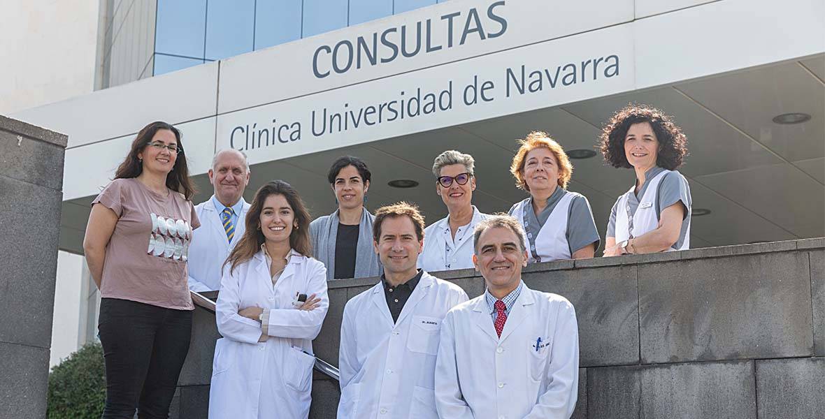 Un estudio da el primer paso para saber por qué unos fumadores son más propensos que otros a desarrollar cáncer de pulmón Un trabajo multidisciplinar presentado en el Congreso de la Asociación Americana de Oncología Médica señala el camino para identificar variantes genéticas que explican que algunos fumadores nunca desarrollen cáncer de pulmón, incluso a edad avanzada, mientras que otros lo desarrollen a edades tempranas.