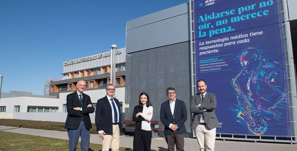 Miembros de la mesa redonda organizada por la Clínica con motivo del Día Internacional de la Audición Img. del Dr. Manrique y Javier Santos de la Clínica con los Dres, Sánchez, Espinosa y Francesc Carreño, miembros de la mesa redonda organizada con motivo del Día Internacional de la Audición
