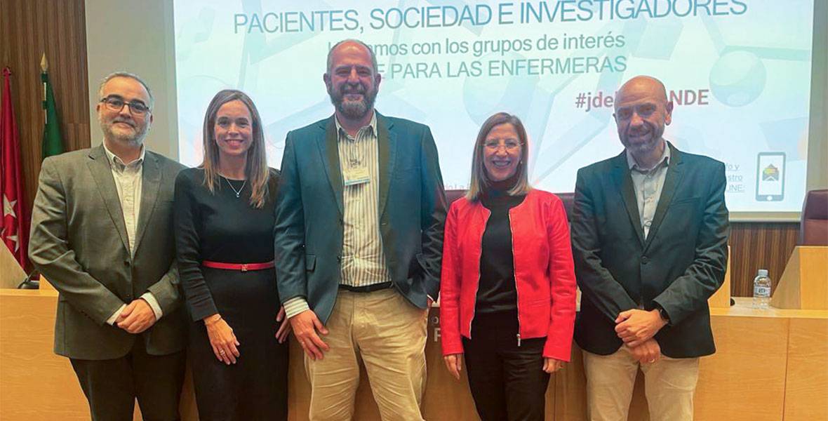 Enfermería participa en una jornada sobre “Pacientes, sociedad e investigación” para hablar del Nursing Research Challenge Img. de mónica vázquez durante la jornada de debate organizada por ANDE