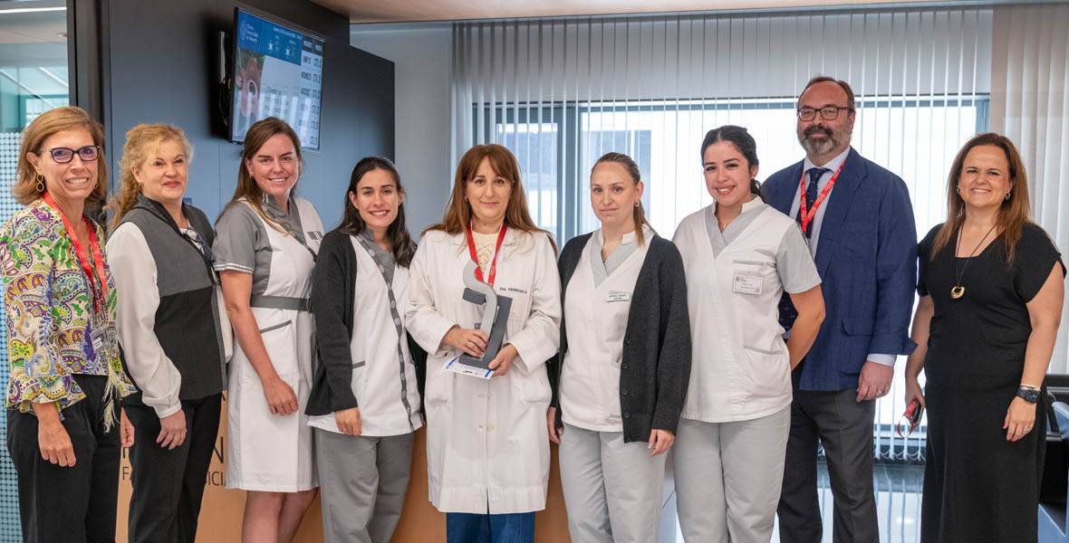 Reconocimiento experiencia paciente Clínica Universidad de Navarra Imagen de una de las premiadas con el Reconocimiento Experiencia del Paciente que ha instaurado la Clínica Universidad de Navarra para valorar el impacto humano de sus pacientes.