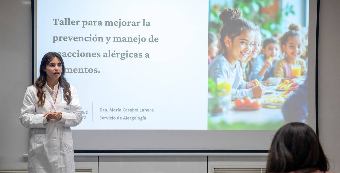 taller-alergologia-padres-alergias-infantiles Imagen del taller impartido por la Clínica Universidad de Navarra sobre alergias alimentarias para brindar a pacientes infantiles y sus familias herramientas de actuación ante estas reacciones.