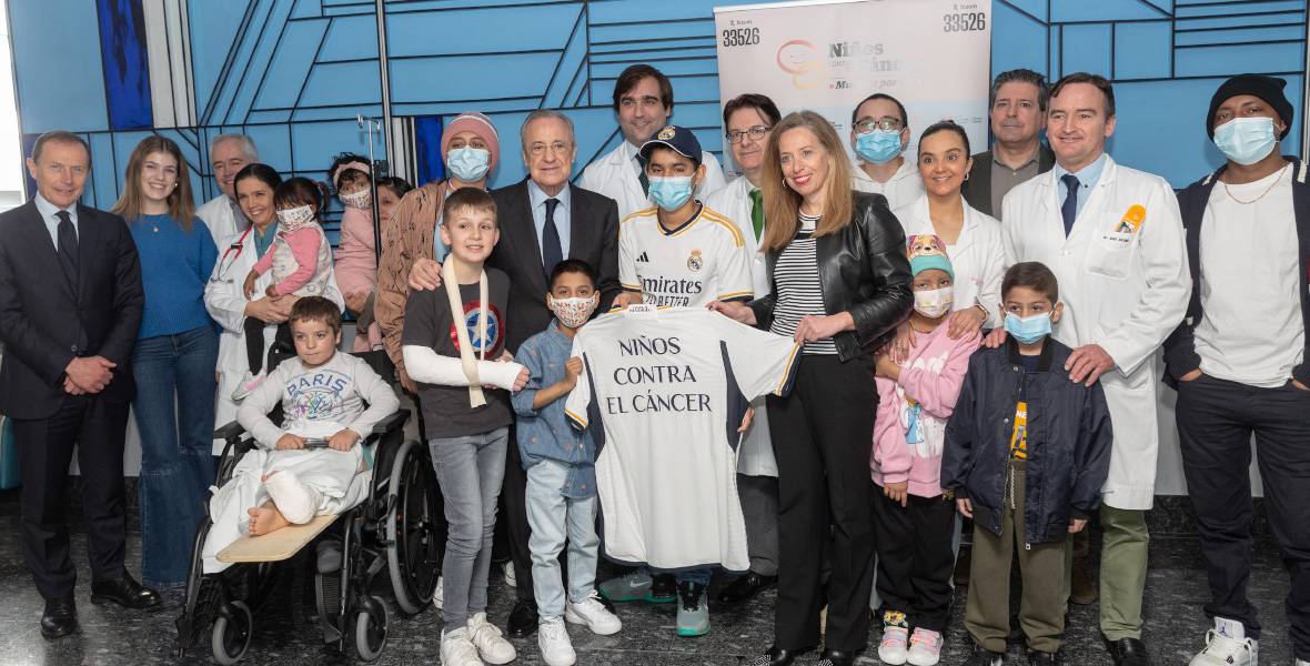 Florentino Pérez visita a los pacientes pediátricos de la CUN antes del Osasuna – Real Madrid