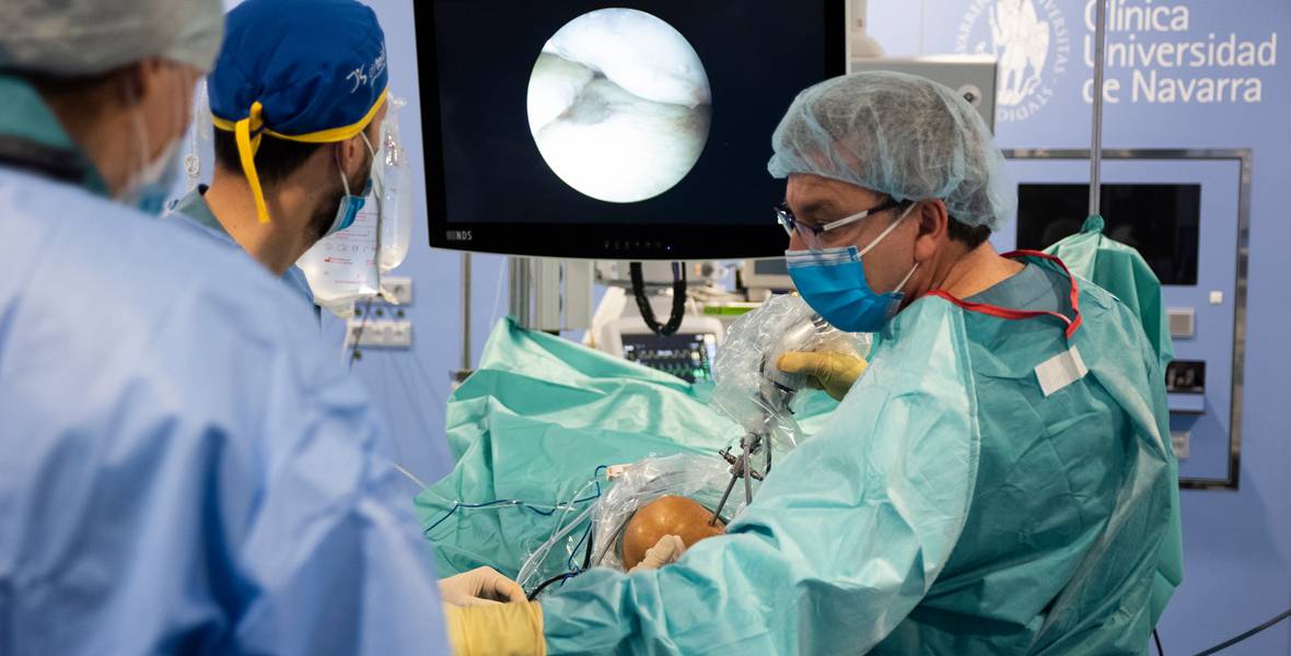 Vídeo de la intervención de osteotomía de rodilla del Dr. Silberberg en la Clínica Universidad de Navarra. 