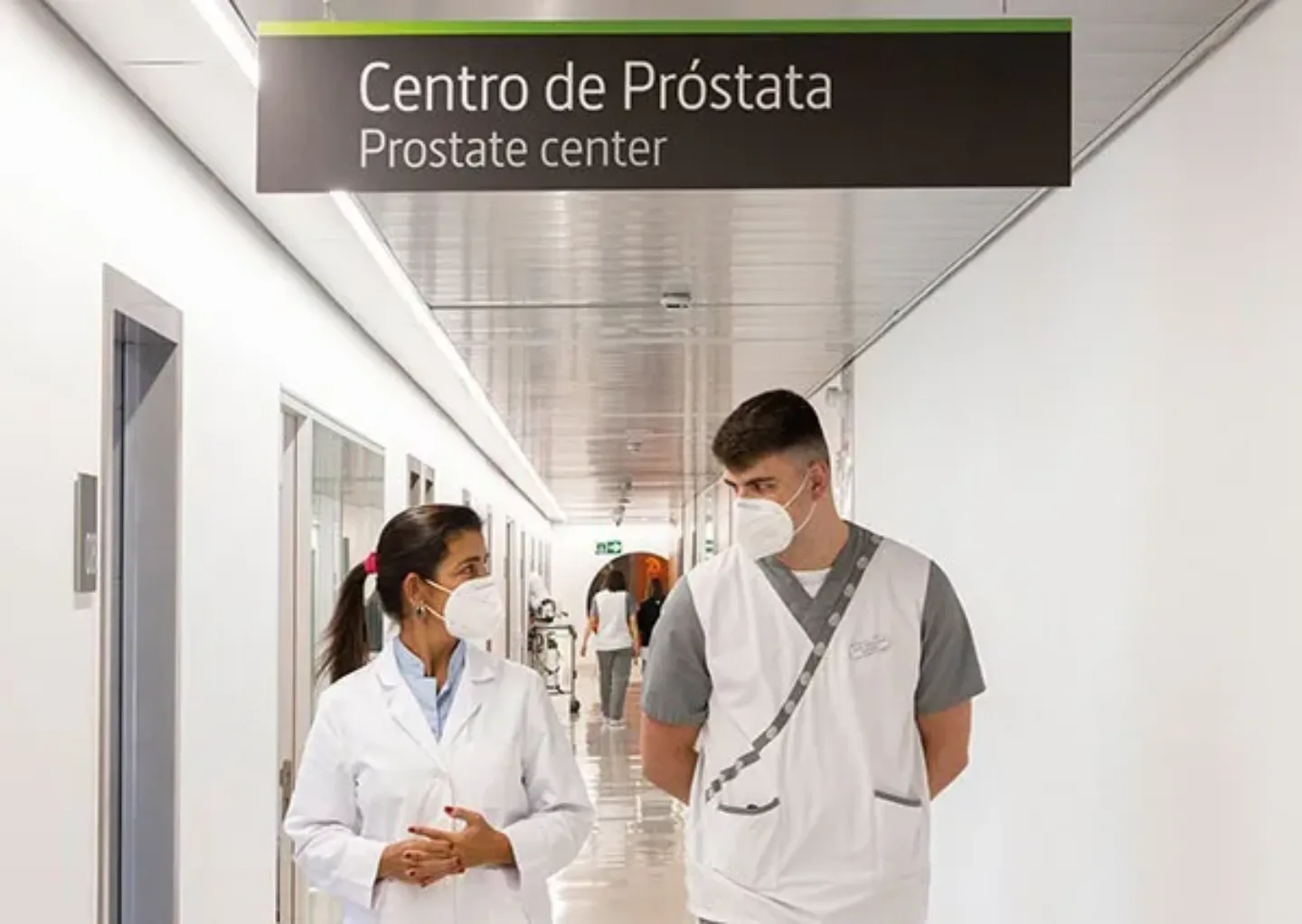 Mabel Fiol y Javier Armendáriz. Centro de Próstata. Clínica Universidad de Navarra Imagen de Mabel Fiol y Javier Armendáriz visitando el Centro de Próstata. Clínica Universidad de Navarra