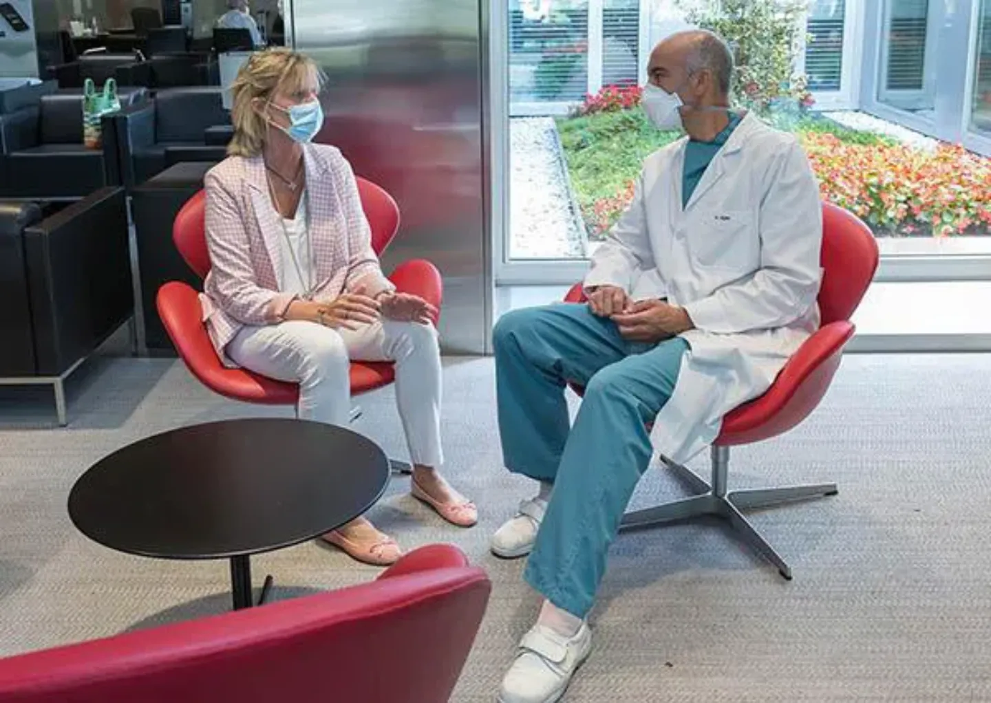 Beth Paloma y Gabriel Reina. Entrevista al Alimón. CUN Imagen de Beth Paloma, Atención al Paciente, y Gabriel Reina, Microgiología, protagonistas de la entrevista Al Alimón. Clínica Universidad de Navarra