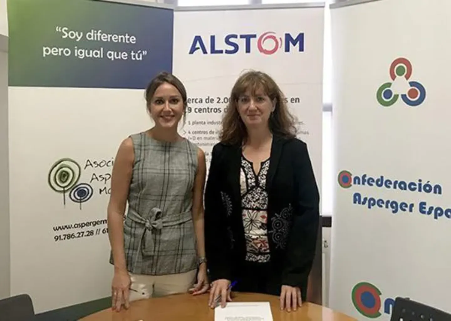 Convenio Alstom. Síndrome de Asperger. CUN Imagen la firma del convenio Alstom. Síndrome de Asperger