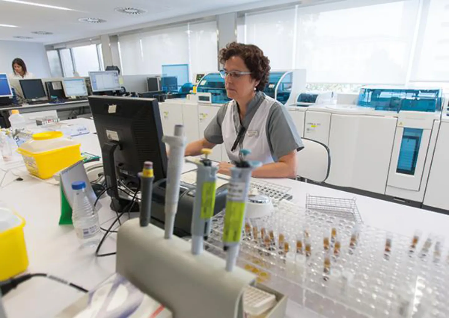 fertilidad-embarazo Durante el embarazo se realizan analíticas trimestrales para evaluar posibles alteraciones. En la imagen, la enfermera Olga de Andrés.