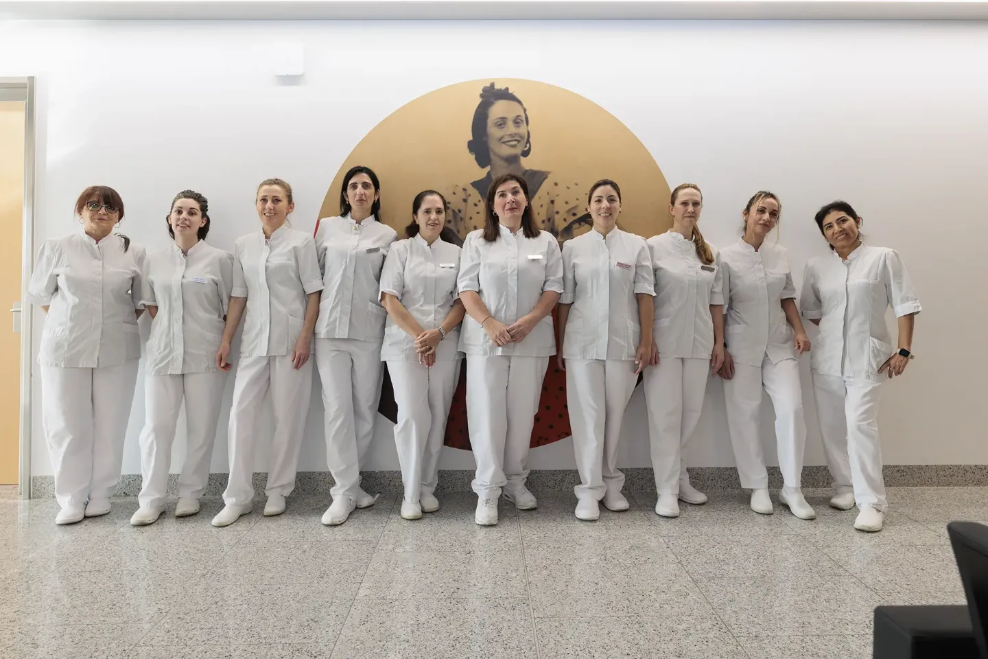 Equipo limpieza Clínica Universidad de Navarra Madrid Foto de grupo del equipo de limpieza de la sede de Madrid de la Clínica Universidad de Navarra.