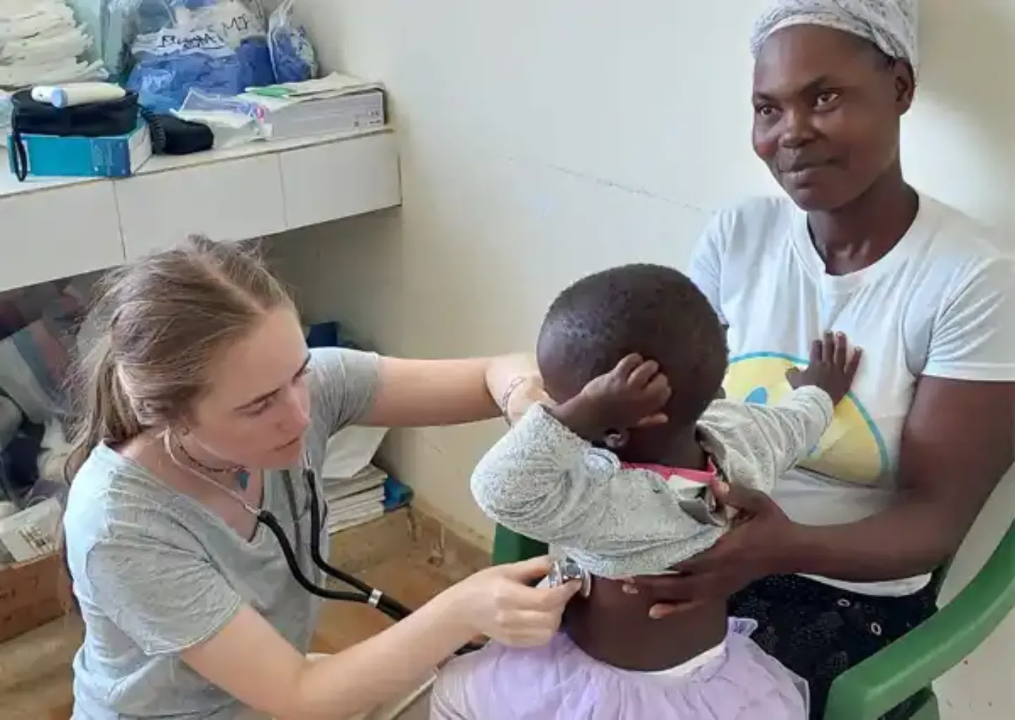 Batas en verano. Proyecto Kisumu Imagen del proyecto Kisumu de voluntariado de profesionales de la Clínica Universidad de Navarra.