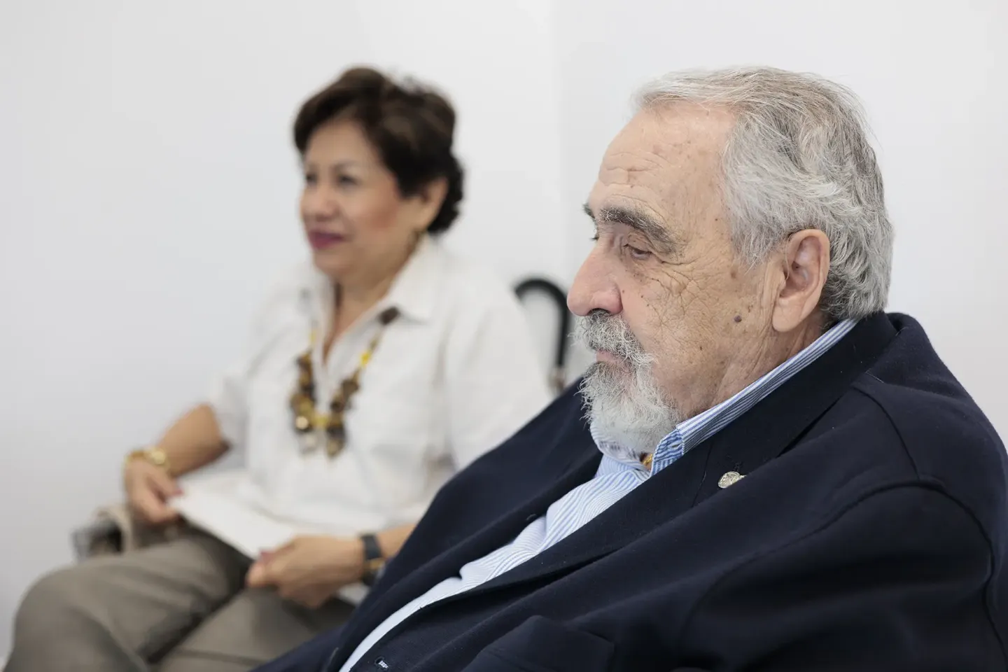 Imagen de Manuel Maestro, paciente de insuficiencia cardiaca de la Clínica, y su mujer.