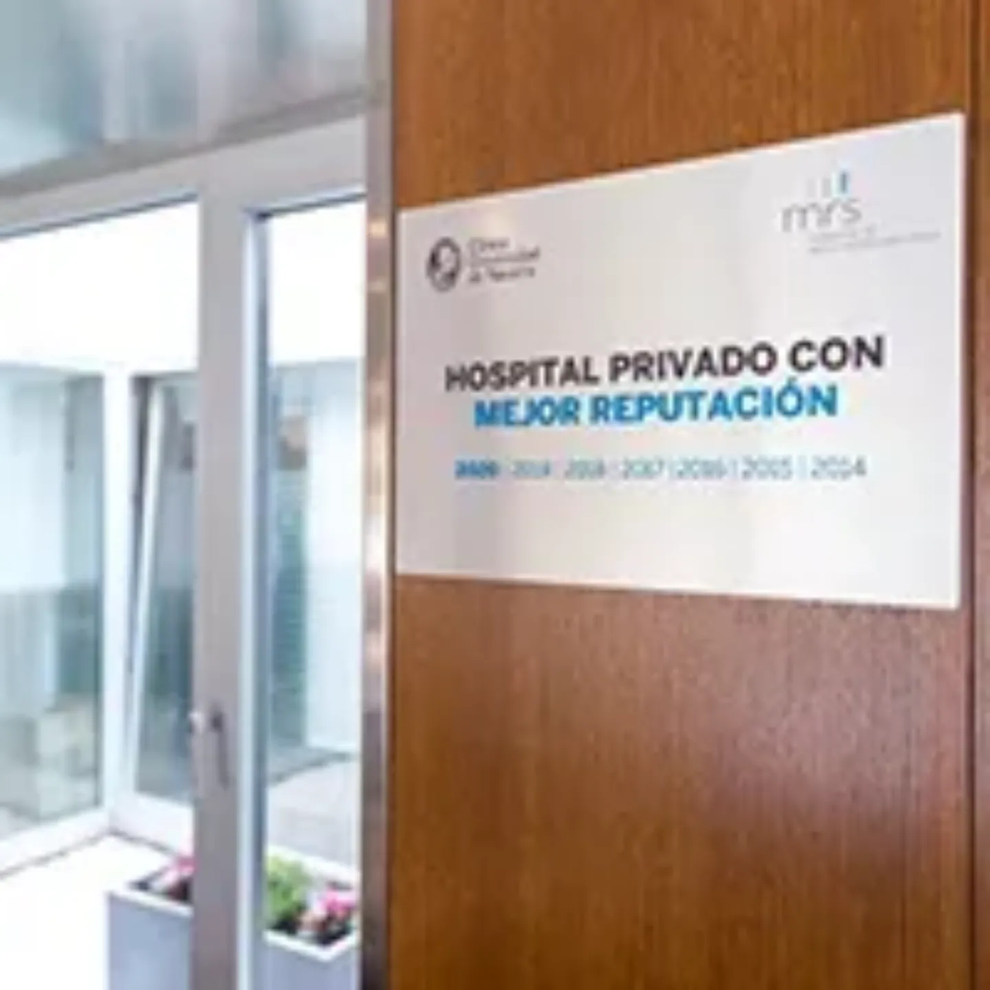 Imagen de placa MRS. Ranking mejor hospital. Clínica Universidad de Navarra