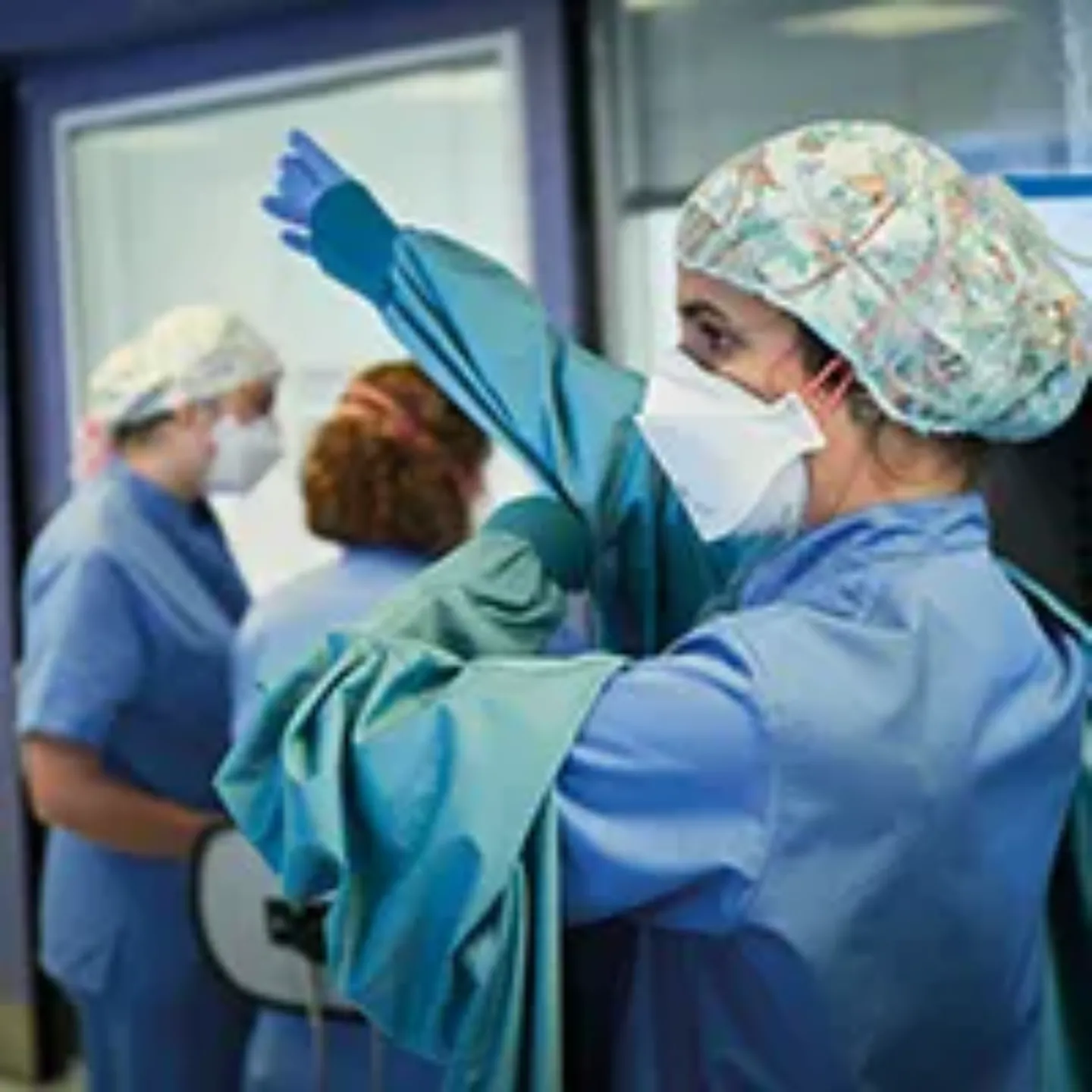 Imagen de enfermeras atendiendo pacientes durante la pandemia del Covid. Clínica Universidad de Navarra