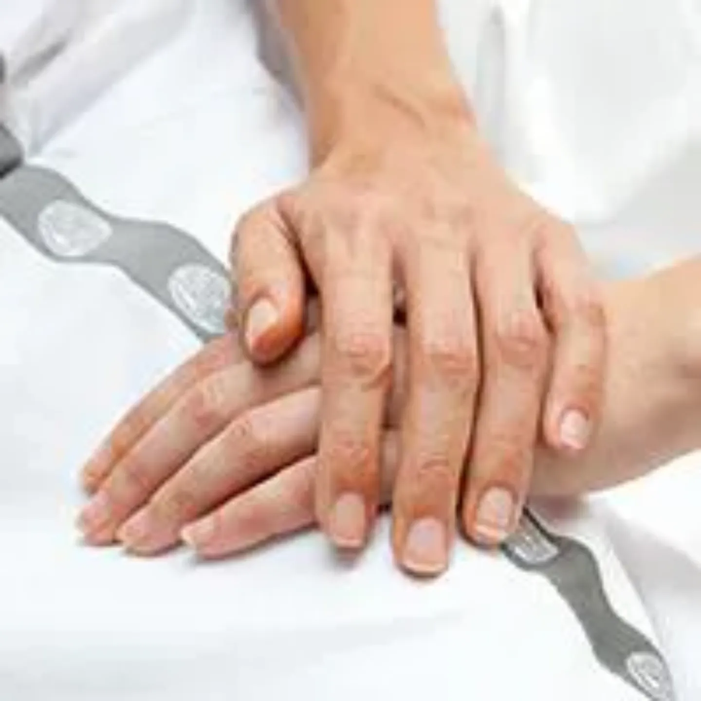 Imagen de una enfermera cuidando a un paciente. Clínica Universidad de Navarra