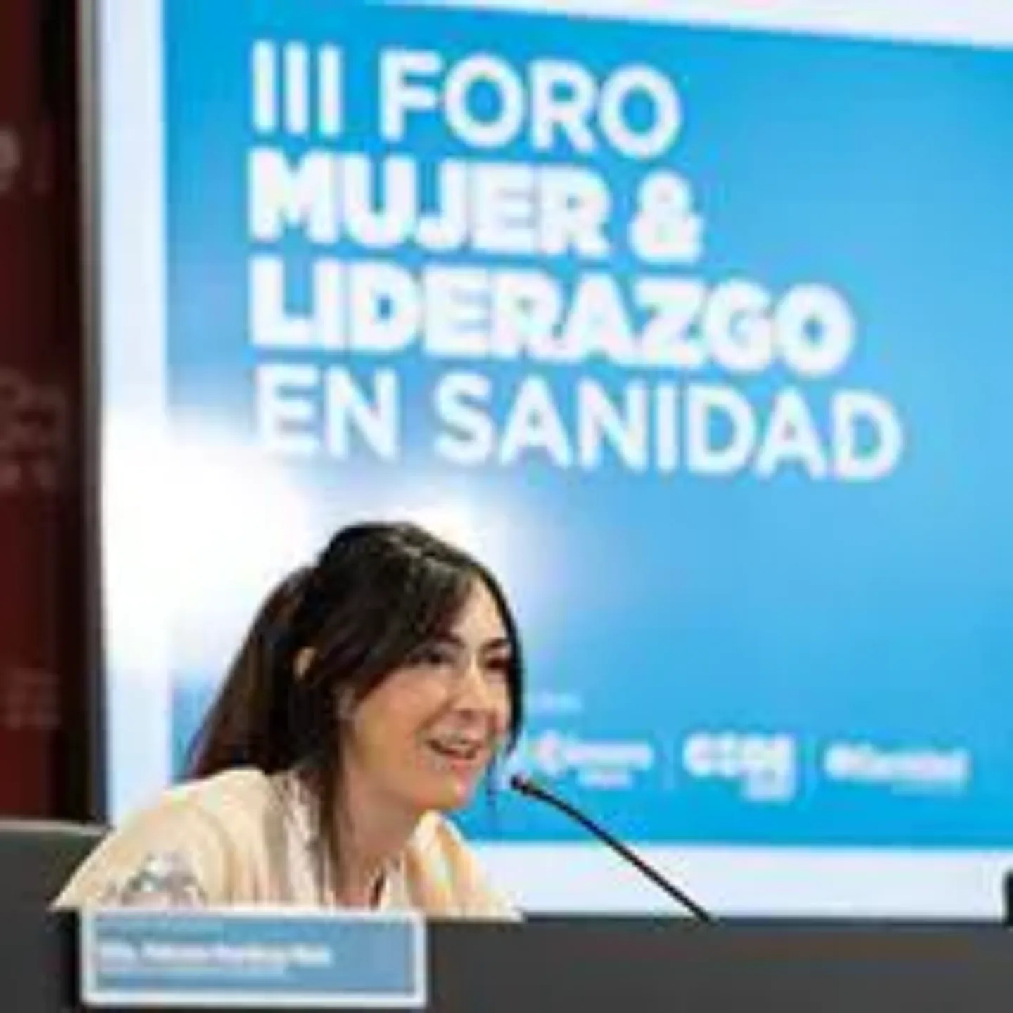 Imagen de una ponente en el III Foro Mujer y Liderazgo. Clínica Universidad de Navarra