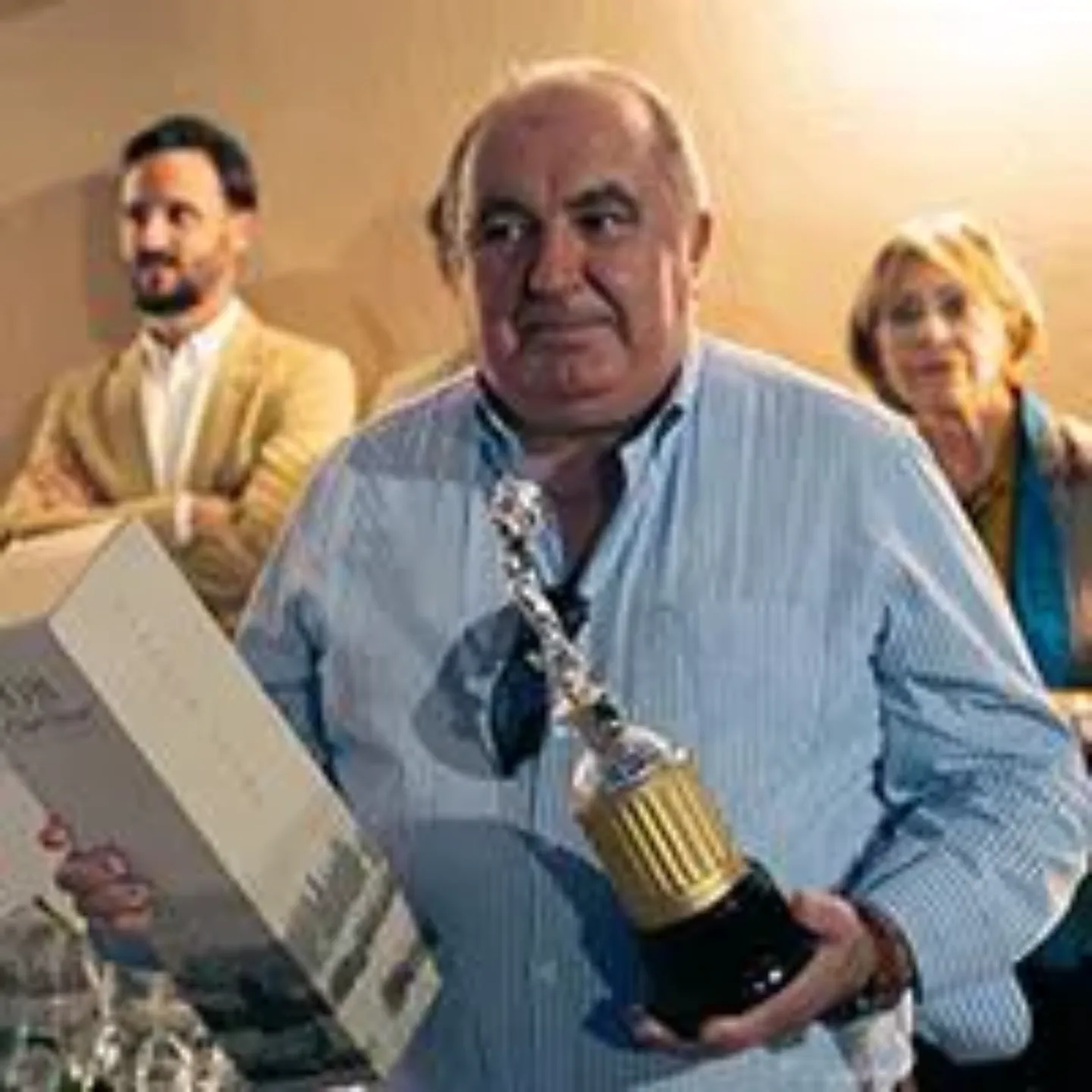 Imagen de la entrega de premios en el Torneo de Golf Niños contra el Cáncer. CUN