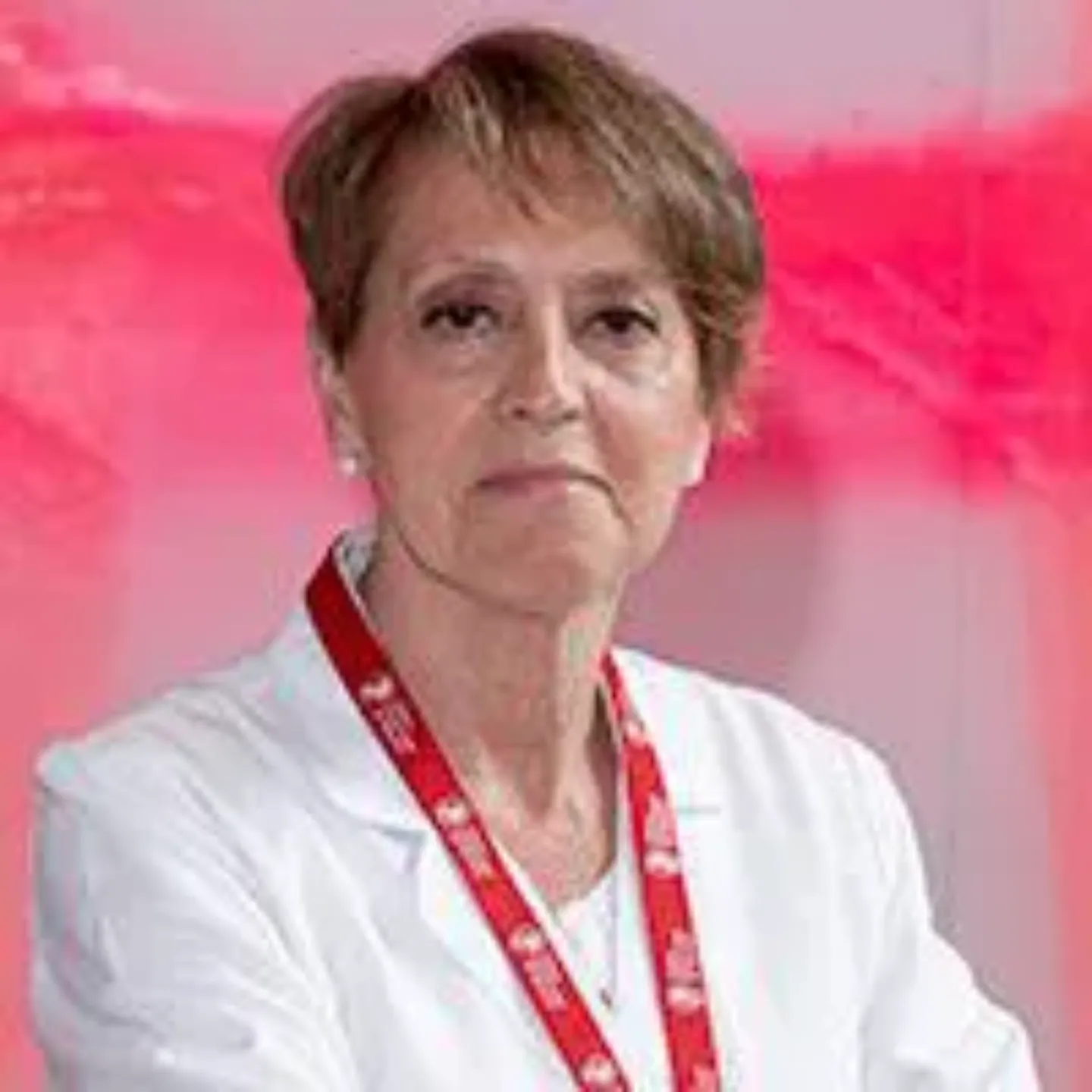 Imagen de la Dra. Teresa Heitzmann, médico otorrinolaringóloga, experta en acúfenos. Clínica Universidad de Navarra.
