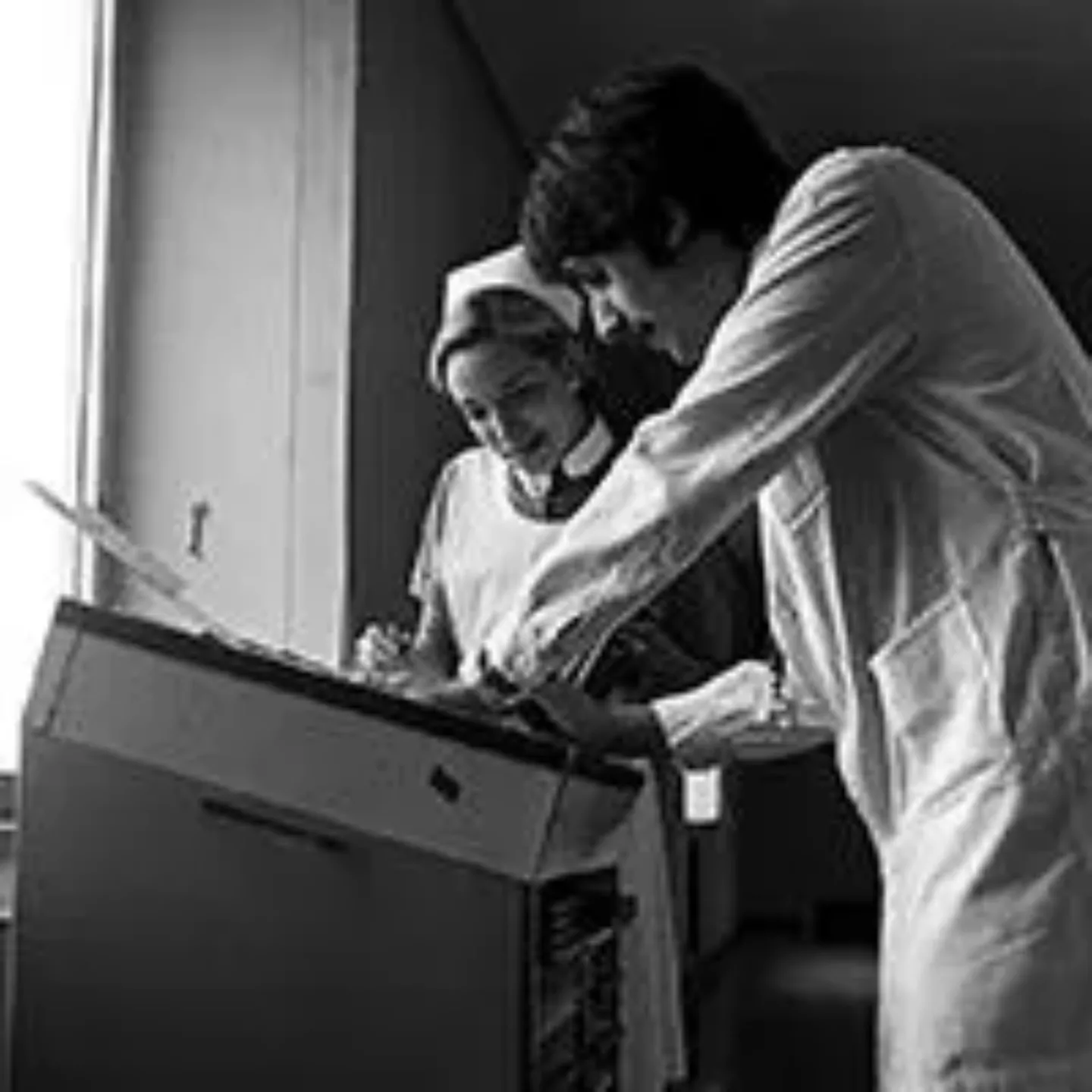 Imagen de médicos y enfermeras en blanco y negro. Clínica Universidad de Navarra