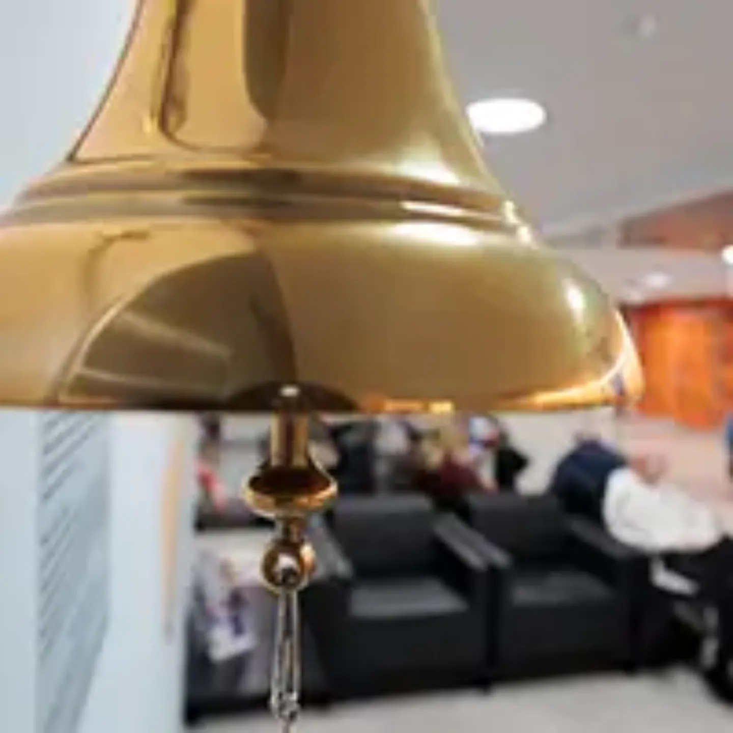 Imagen de la campana de los valientes en CUN Madrid