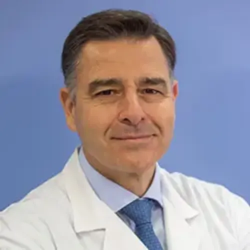 La imagen muestra al Dr. Jorge Baixauli Fons, especialista en Cirugía General de la Clínica Universidad de Navarra. El Dr. Baixauli es un cirujano dedicado preferencialmente a a la colo-proctología.