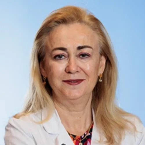 La imagen muestra a la Dra. Isabel Rubio Rodríguez, especialista en Cirugía de la Mama de la Clínica Universidad de Navarra. La Dra. Rubio es una cirujana altamente capacitada y experimentada en el diagnóstico y tratamiento quirúrgico de tumores de la mama, así como en la realización de cirugías de alta complejidad.<br/><br/>Su enfoque en la atención personalizada y en el uso de técnicas quirúrgicas avanzadas la hacen destacar en el campo de la cirugía mamaria. Además, cuenta con una amplia trayectoria académica y ha publicado numerosos artículos científicos en revistas especializadas, lo que refleja su compromiso con la investigación y la innovación en el campo de la cirugía.<br/><br/>En la Clínica Universidad de Navarra, contamos con un equipo de especialistas en cirugía general y tecnología de última generación para ofrecer una amplia variedad de opciones de tratamiento a nuestros pacientes. Nos comprometemos a proporcionar el más alto nivel de cuidado y servicio a aquellos que confían en nosotros para el manejo de su salud quirúrgica.<br/><br/>Para obtener más información sobre nuestros servicios en cirugía general, no dude en ponerse en contacto con nosotros.