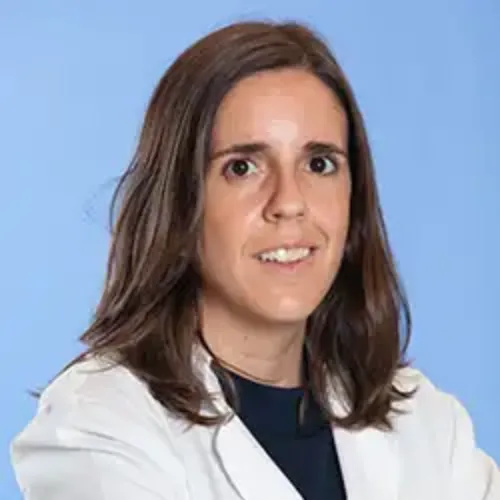 Imagen de la Dra. María Rodríguez Pérez, especialista en Cirugía Torácica de la Clínica Universidad de Navarra. La Dra. Rodríguez se dedica preferencialmente al cáncer de pulmón, cirugía mínimamente invasiva, especialmente robótica. Timomas y tumores tímicos. Además, es coordinadora del Área de Cáncer de Pulmón del Cancer Center Clínica Universidad de Navarra.<br/>