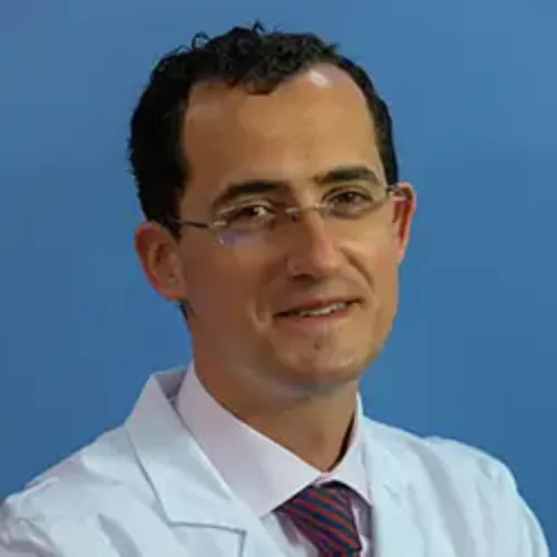 Imagen del Dr. Mariano Valdés Mas, especialista en Digestivo de la Clínica Universidad de Navarra. El Dr. Valdés se dedica preferencialmente a la patología de la vía biliar y páncreas y a la enfermedad inflamatoria intestinal.