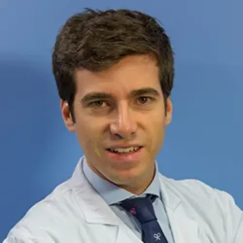 Imagen del Dr. Enrique Chacón Cruz, especialista en Ginecología y Obstetricia de la Clínica Universidad de Navarra. El Dr. Chacón se dedica preferencialmente a la cirugía oncológica ginecológica. También realiza cirugía ginecológica avanzada para tratamiento de endometriosis pélvica profunda, patología ginecológica benigna así como suelo pélvico.