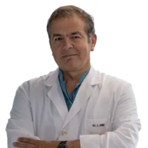 Imagen silueteada de un médico de la Clínica Universidad de Navarra.