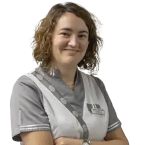 Imagen silueteada de Cristina Arellano, enfermera supervisora de la planta de hospitalización de Oncohematología de la Clínica Universidad de Navarra en Pamplona, con uniforme.