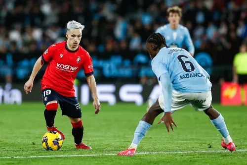 Bryan Zaragoza, jugador de Osasuna, durante un partido