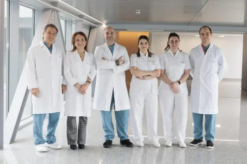 Imagen del equipo multidisciplinar de la Clínica Universidad de Navarra que ha incorporado una nueva técnica para mejorar le tratamiento de las patologías tiroideas. 