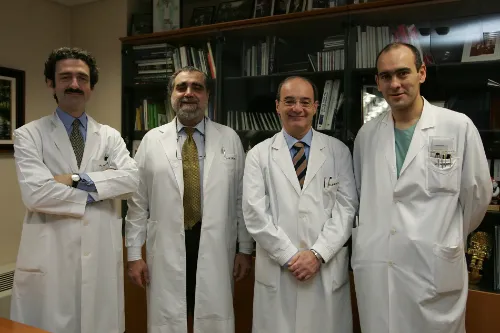 Imagen del equipo de Medicina Interna de la Clínica con el Dr. Jorge Quiroga.