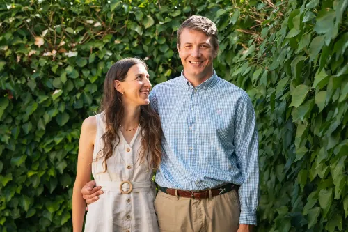 Imagen de Susana y William, dos padres del programa de CUN Te Acompaña de la Clínica Universidad de Navarra.