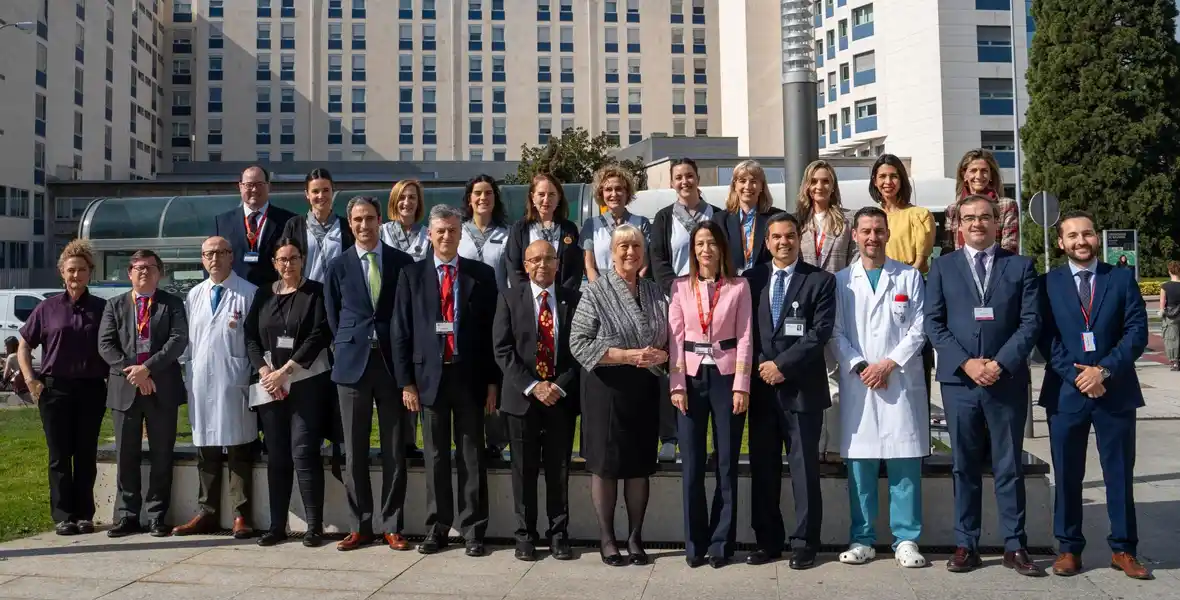 Imagen de miembros la Clínica Universidad de Navarra implicados en la obtención por octava vez consecutiva de la certificación de la Joint Commission International (JCI).