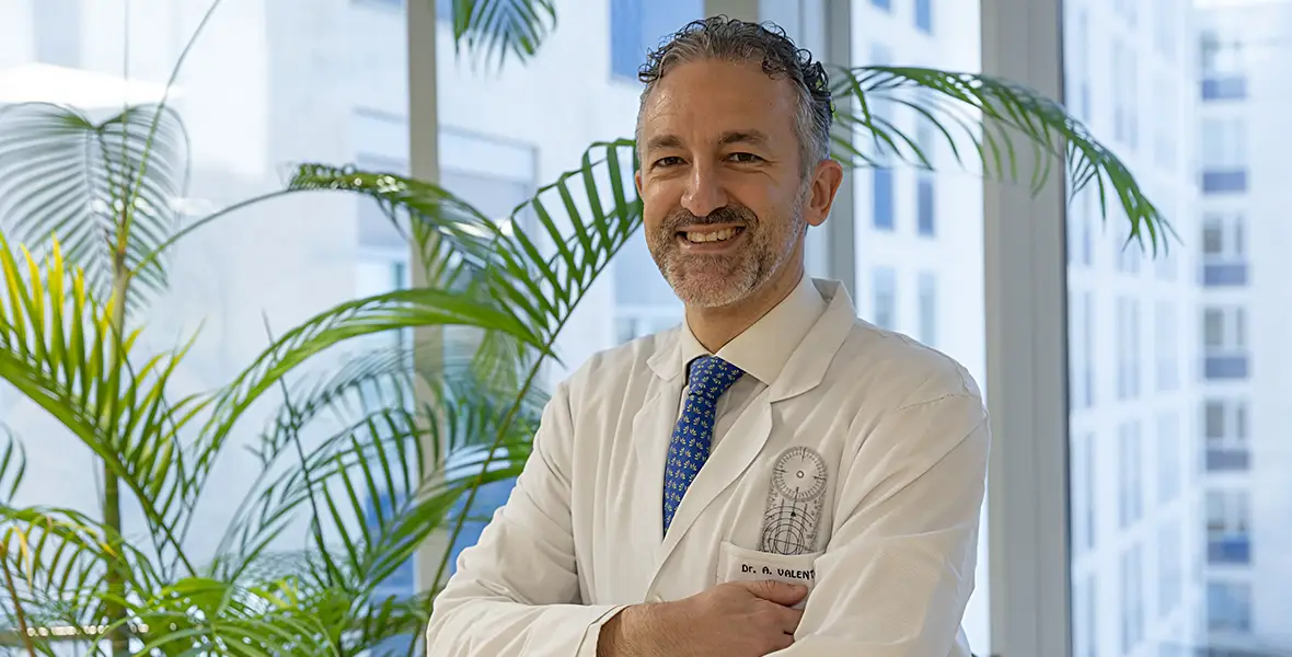 Foto del Dr. El Dr. Andrés Valentí, director de COT, en la sede de Pamplona de la CUN para ilustrar una noticia sobre su nuevo nombramiento