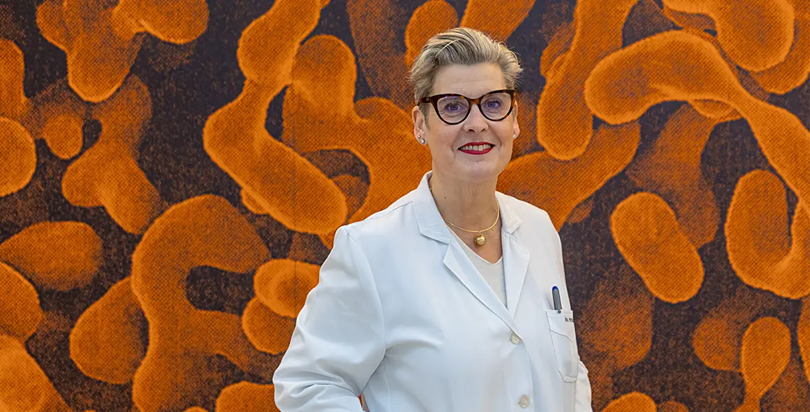 Foto de la Dra. Ana Patiño, directora de la Unidad de Medicina Genomica de CUN en la Facultad de Ciencias de la Universidad de Navarra para ilustrar una noticia sobre el chequeo genómico. 