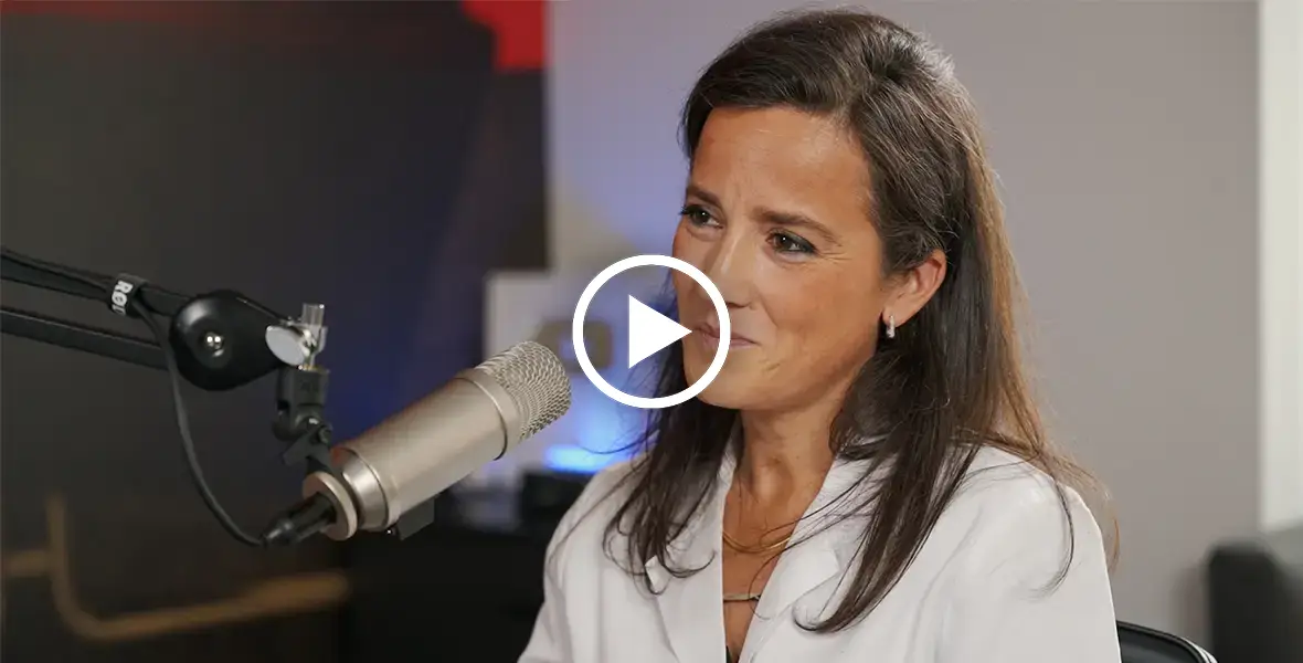 Captura de pantalla de La Dra. Pilar de Castro en el videopodcast SaberEsSalud hablando de salud mental. 