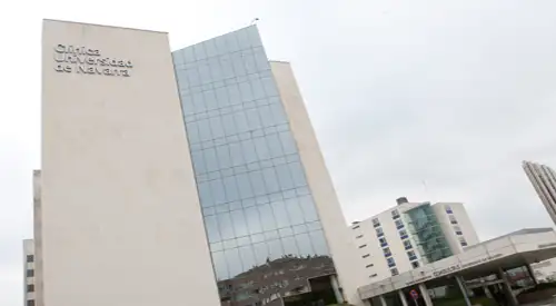 edificio-consultas-cun <p>Entrada del edificio de consultas externas de la Clínica Universidad de Navarra</p>